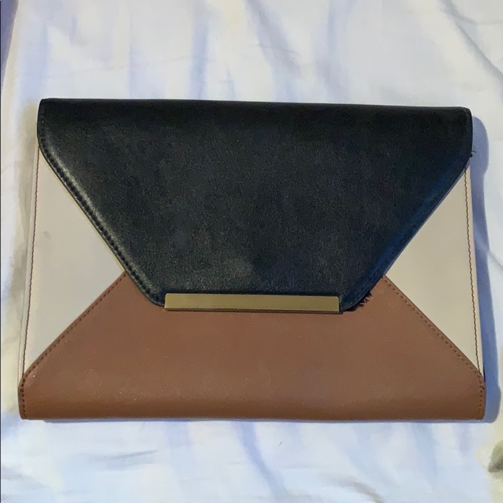 Women’s express clutch